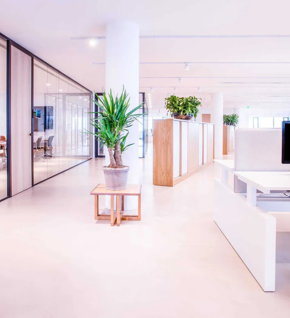 Porcellis 9 Desk setup 2